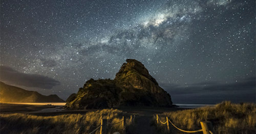 Miky way over Piha beach